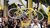Vingegaard revalida en París la corona del Tour de Francia, Meeus gana el esprint
