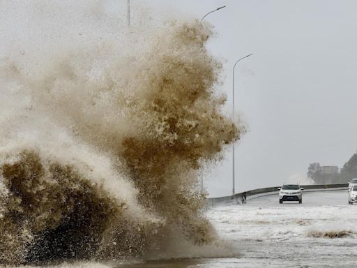 Typhoon Gaemi hits China after deaths in Taiwan and Philippines