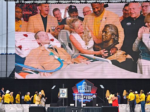 Steve McMichael, who has ALS, enters the Pro Football Hall of Fame in ceremony at home