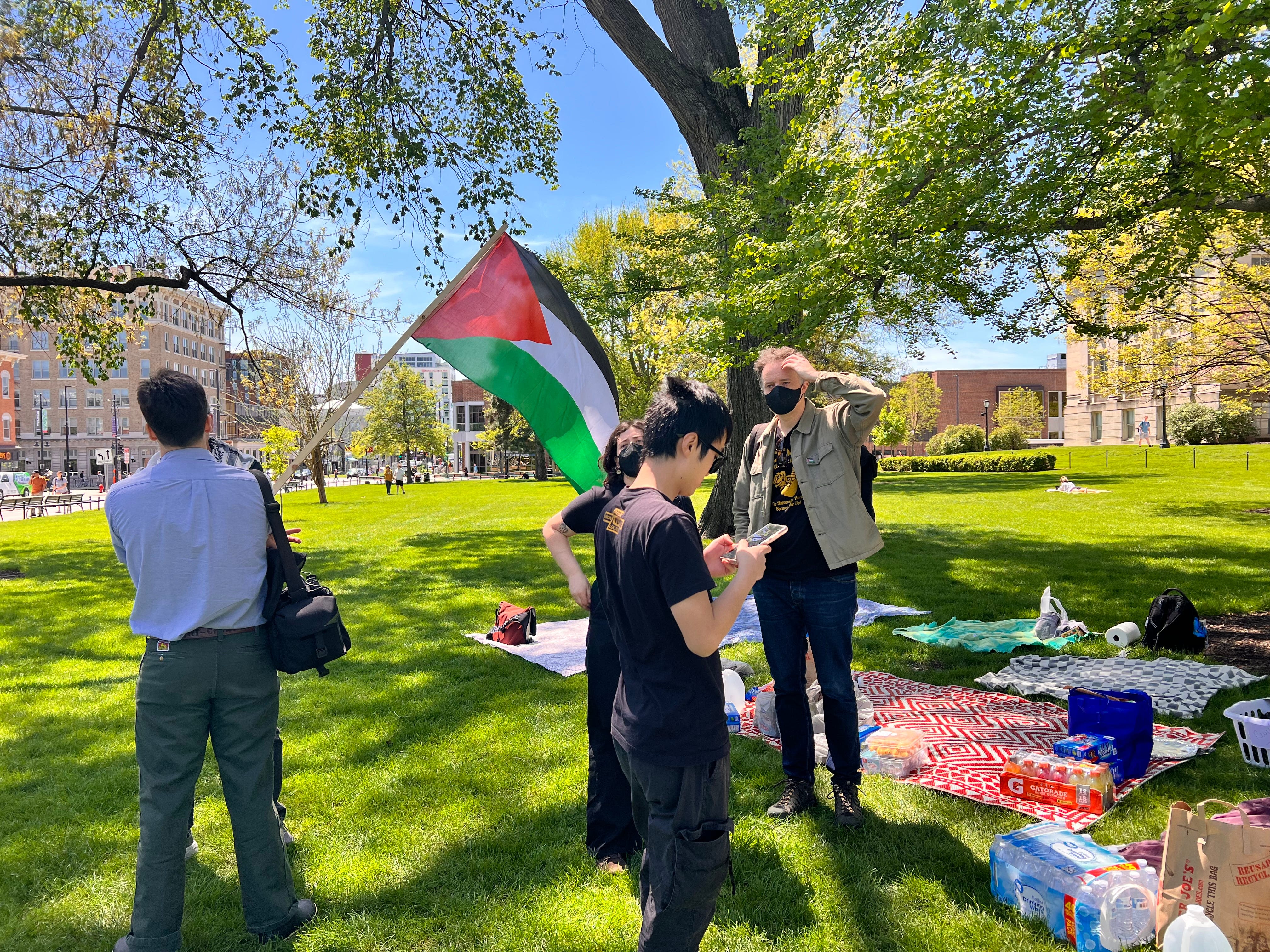 Live updates: Students in Iowa City, University of Iowa lead protests supporting Palestinians