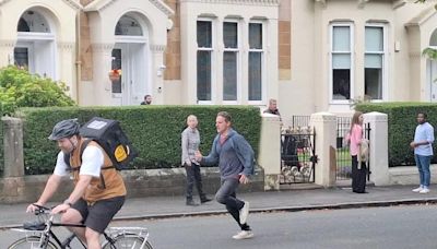 Walking Dead star Andrew Lincoln sprints along Glasgow street as ITV thriller filmed