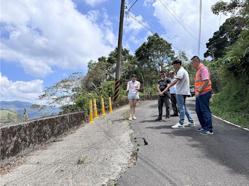 新北坪林產業道路路基掏空 工務局稱沒經費補助挨批