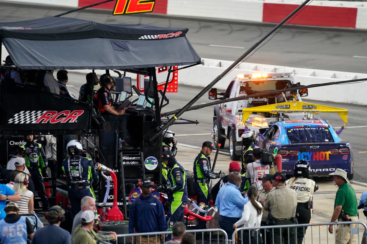 Ricky Stenhouse Jr vows not to retaliate, wreck Kyle Busch at Coca-Cola 600 in Charlotte