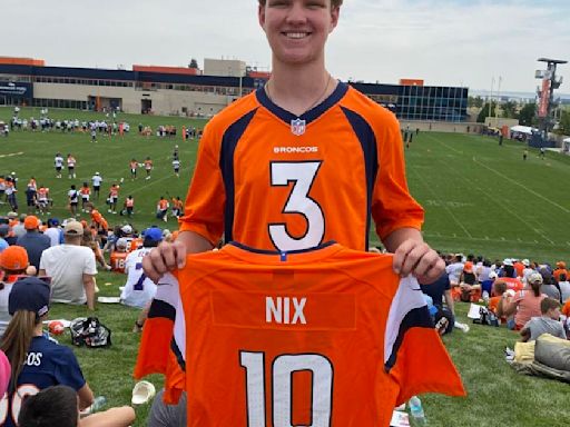 NFL draft pick Bo Nix is a fan favorite at Broncos training camp