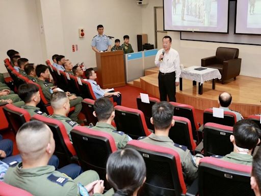 凱米襲台期間空軍協助疏運救災 顧立雄赴屏東慰勉第六聯隊