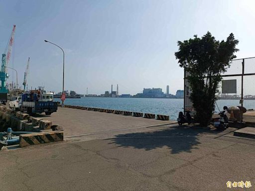 遠洋漁業重要基地 小港臨海新村漁港20年首度整修路面