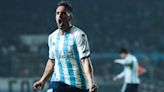 Racing vs. Banfield, por la Liga Profesional: un golazo con 16 pases, otro de flipper (y un penal a... las nubes) para romper el maleficio del equipo de Fernando Gago