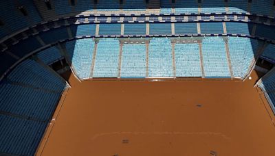 Las impactantes imágenes del estadio de Gremio inundado: las historias de los “futbolistas héroes”