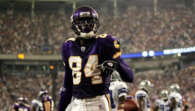 Former Vikings WR Randy Moss introduced as host of Netflix series ‘Receiver’