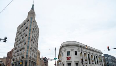 Barnes & Noble pushes back Wicker Park store opening, citing construction delays