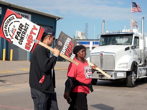 Marathon, Teamsters negotiations remain at standstill as strike enters third week