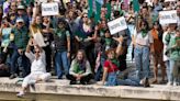 Activistas argentinos protestan contra Milei durante la "Cumbre del Odio" de Madrid