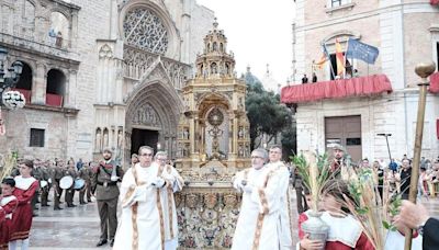 World’s Biggest Monstrance Created in Reparation for Spanish War Leads Yearly Procession