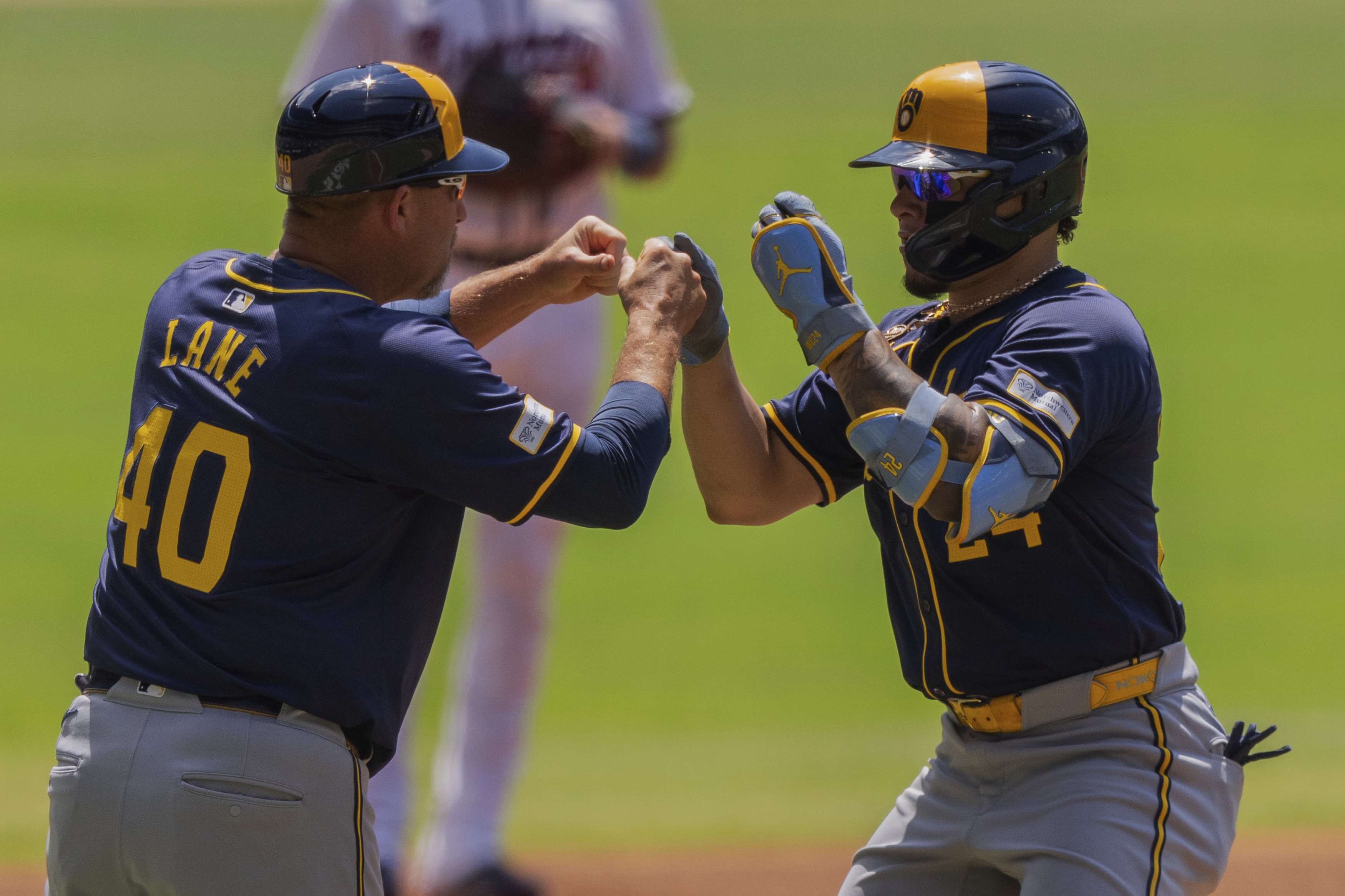 Rookie Jackson Chourio hits 2 home runs, Brewers win 16-7 to sweep the Braves