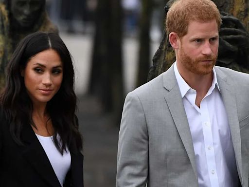 La felicitación ‘envenenada’ de Carlos III y el príncipe Guillermo a Harry: sin firma y con una foto recortada para borrar a Meghan