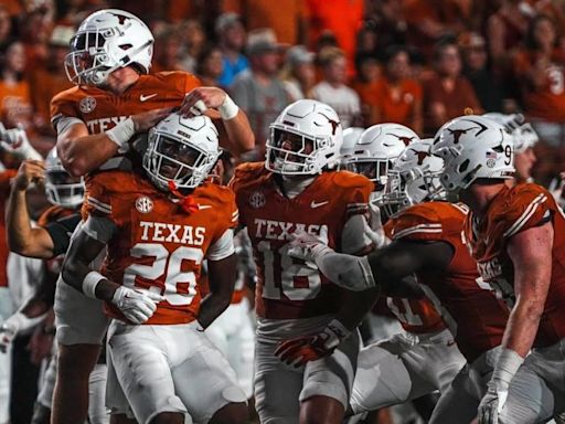 AP Top 25 poll: Texas No. 1 for first time since 2008, Miami jumps Penn State in college football rankings