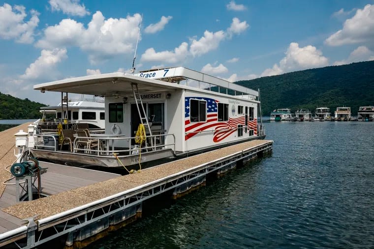 The only lake in Pennsylvania where you can rent houseboats