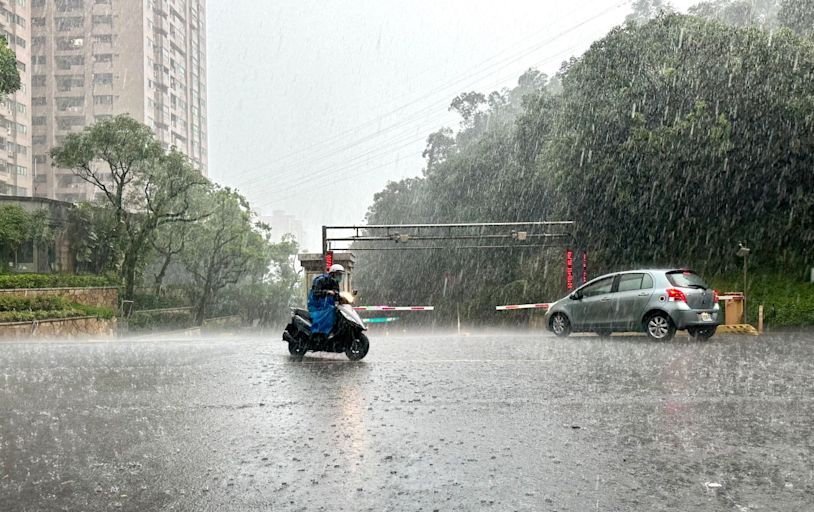 天氣預報／雷雨炸5天！全台「氣溫、降雨變化」看這 週末雨最兇