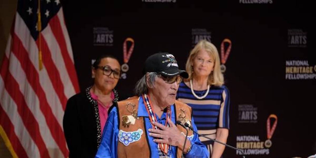 Murkowski presents nation’s highest honor of arts and folk to Alaskan traditional chief