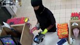 Refuel robbed, suspect fled with bag of cash