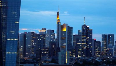 German economic institutes expect GDP to contract again in 2024