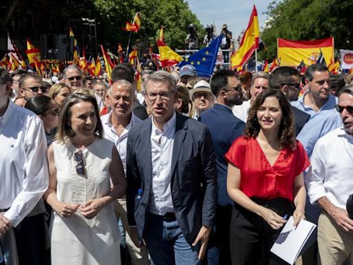 Las imágenes de la manifestación del PP contra el Gobierno de Sánchez en Madrid