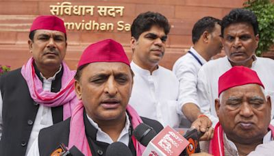 ‘Life of poor has value’, says Akhilesh on video of U.P. man carrying dead sister