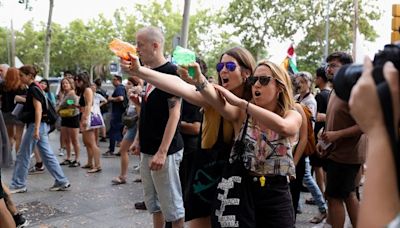 Anti-tourism protesters target diners with water guns in Barcelona