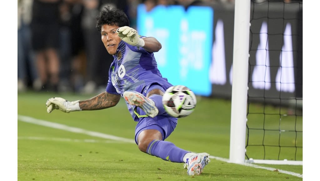 LAFC sends backup goalie Abraham Romero to Columbus