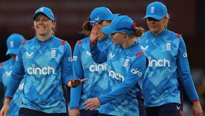 Unconvincing England win series opener against Pakistan