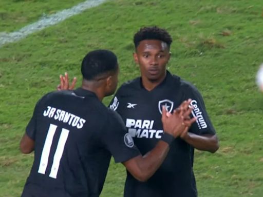 Gol de Botafogo tras grave error de la defensa de Universitario en el Monumental por Copa Libertadores