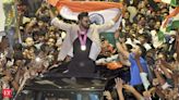 T20 WC: Mohammed Siraj receives grand welcome after reaching Hyderabad; Here are videos