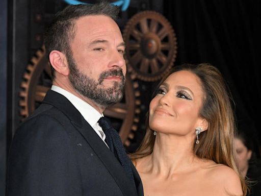 Jennifer Lopez and Ben Affleck Reunite, Spotted Kissing and Holding Hands