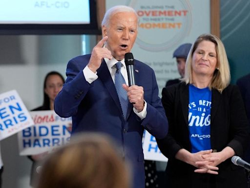 Pelosi dice que “depende del presidente” Biden decidir si permanecerá en la contienda de 2024