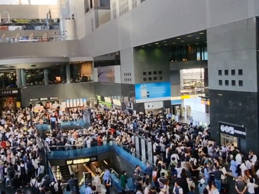 日本京都車站驚傳有可疑背包 各線列車停駛 月台旅客疏散塞爆