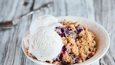 How to Make the Best-Ever Blackberry Cobbler, According to Jennifer Garner’s Mom