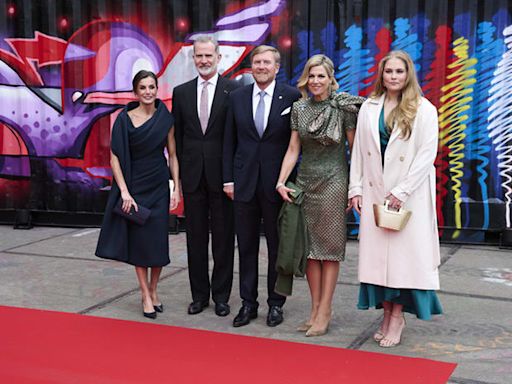 Los reyes Felipe y Letizia se despiden de Guillermo, Máxima y Amalia los Países Bajos entre graffitis y arte callejero