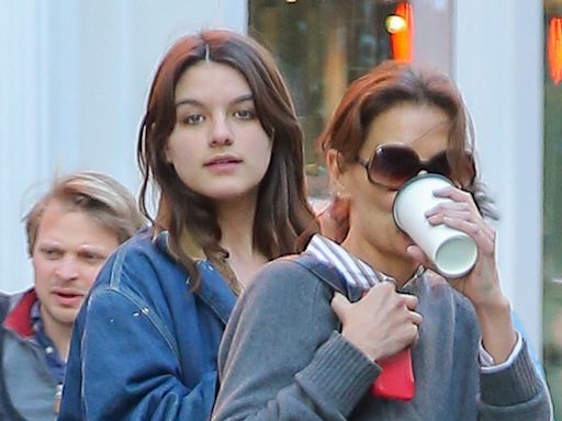 Katie Holmes' daughter Suri looks like mom's twin as the duo grabs coffee in NYC