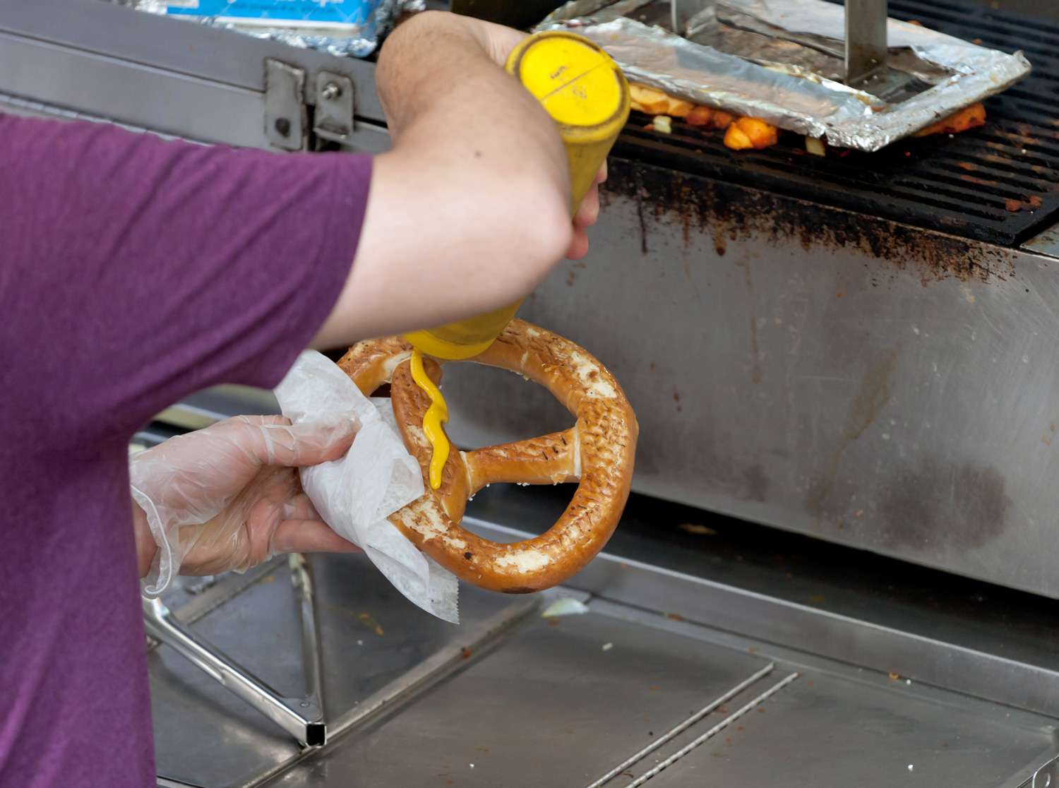 Little Girl Hugs Pretzel Cart Vendor Outside Her N.Y.C. School After Returning from Vacation: ‘She Literally Ran...