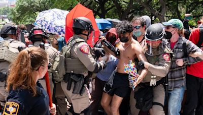 Los estudiantes de la Universidad de Columbia ocupan un edificio en protesta por la guerra de Gaza