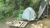 Uribe Kosta recurre al Gobierno Vasco para reubicar a los migrantes acampados en los montes de Berango
