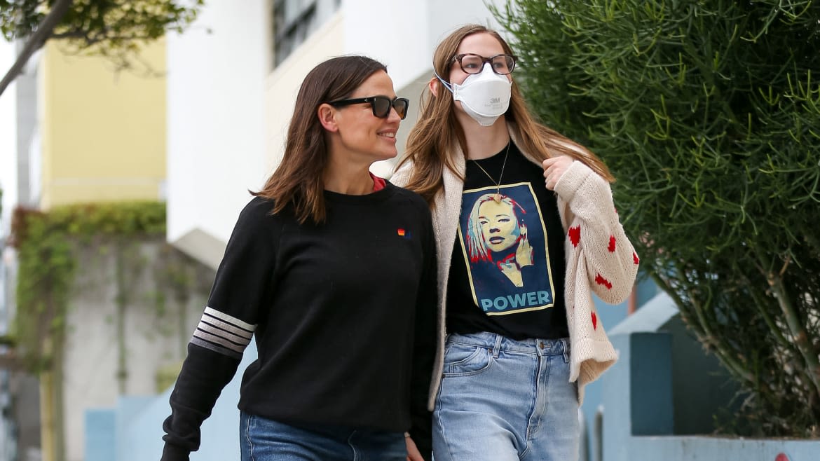 Ben Affleck’s Daughter Violet ‘Demands’ Mask Mandates in L.A. Hospitals