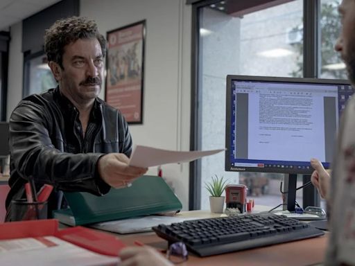 ‘Mala Persona’: la comedia en la que Arturo Valls pasa de ser “Ned Flanders de ‘Los Simpson’ a Pablo Escobar”