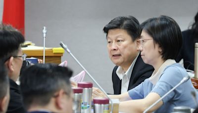 傅崐萁怒拍桌！藍提散會動議6：5通過 綠國會改革法案第5度遭擋