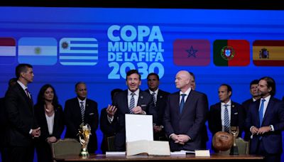 España hizo oficial la presentación de 11 sedes ante la FIFA para el Mundial 2030 - El Diario NY