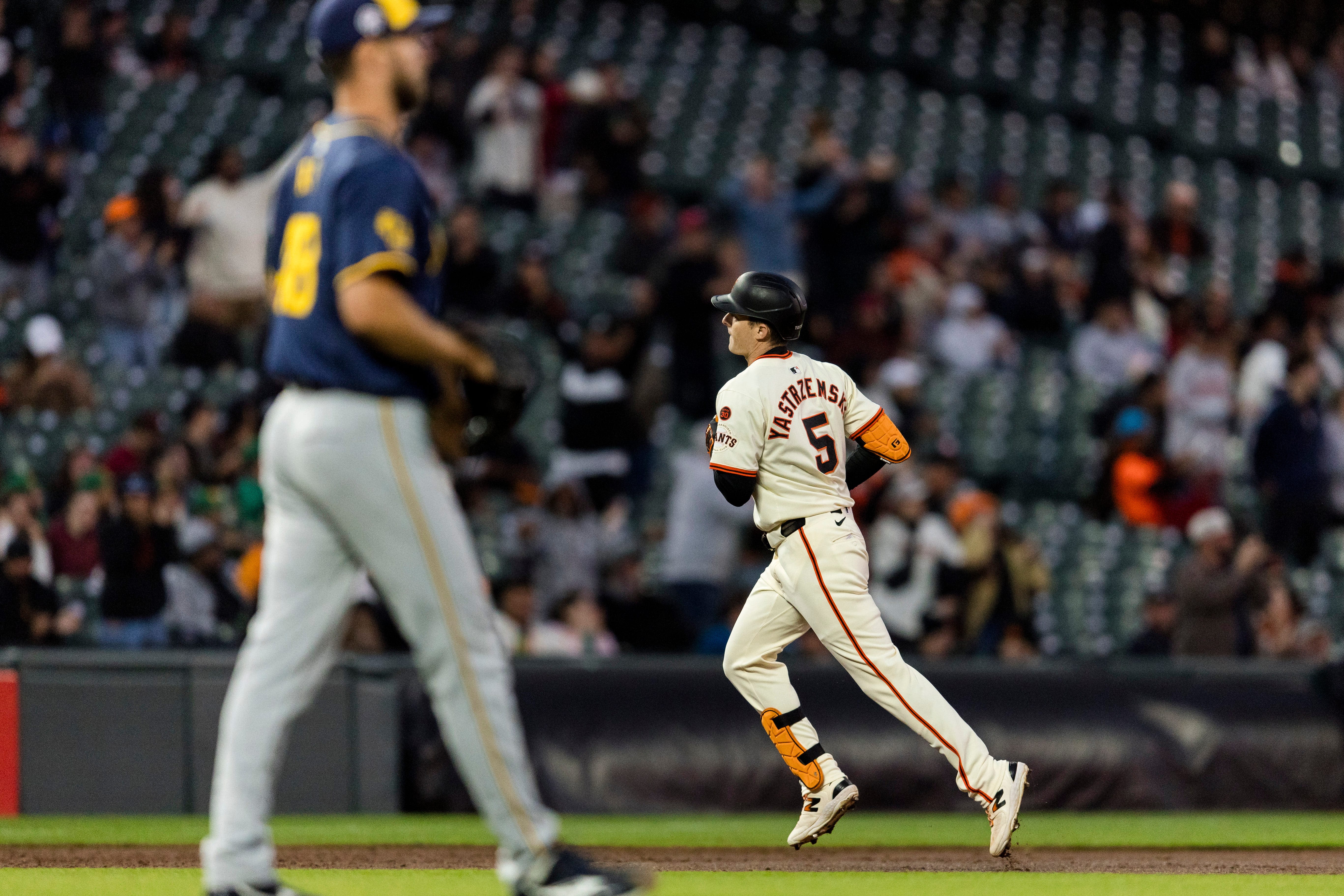 Giants 13, Brewers 2: Blown out from the start