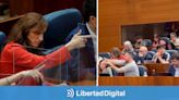 Un diputado de Más Madrid emula a Mónica García y 'saca la pistola' durante una intervención de Ayuso