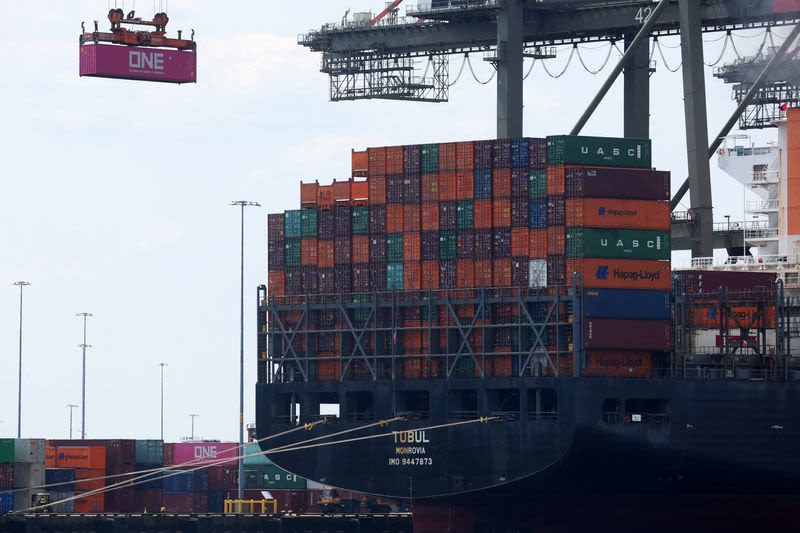 US importers balk at return of $10,000 container shipping rate
