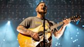 Zach Bryan dedicates song to Caitlin Clark, thanks Des Moines in Wells Fargo Arena concert