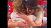 El abrazo de Taylor Swift que da la vuelta al mundo: la historia del niño que se quedó su sombrero